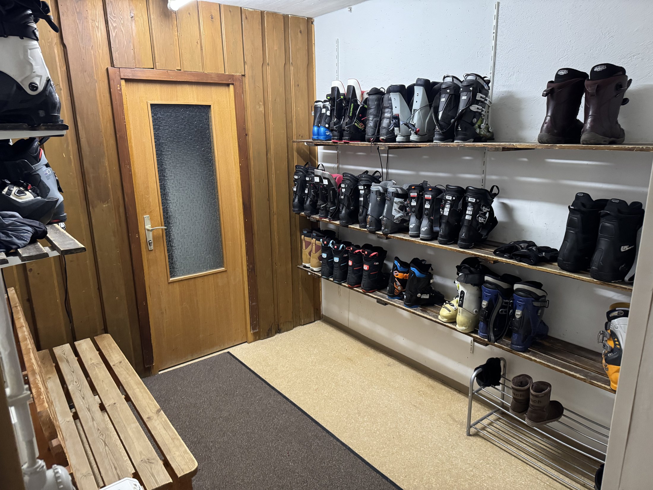 Schuh- und Skiraum der Unterkunft