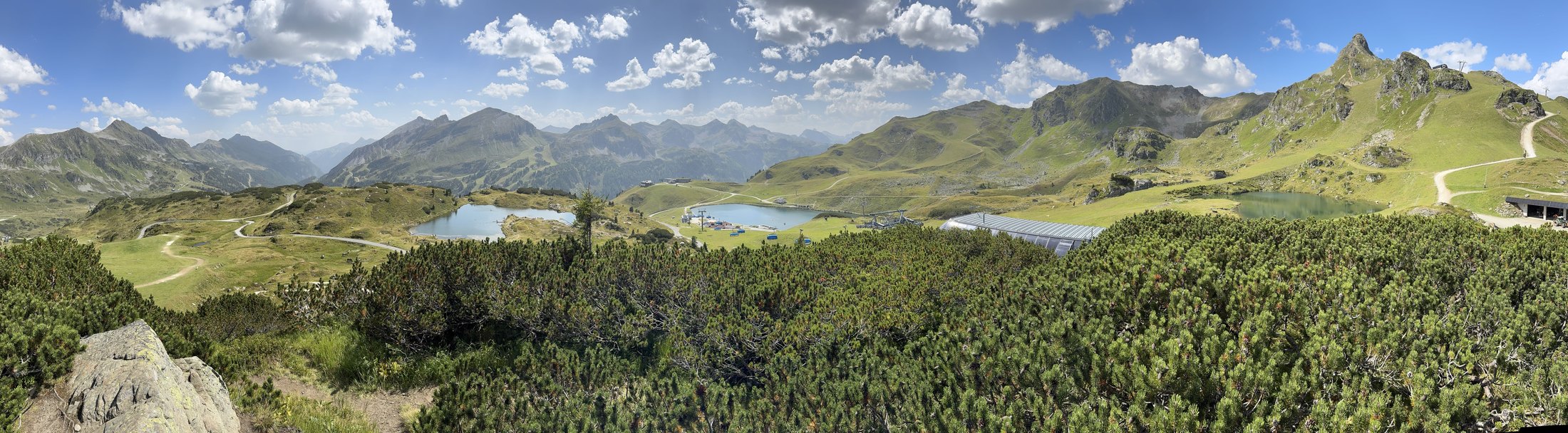 Sommerpanorama in den Bergen